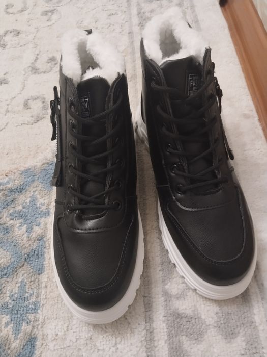 Зимняя женская обувь