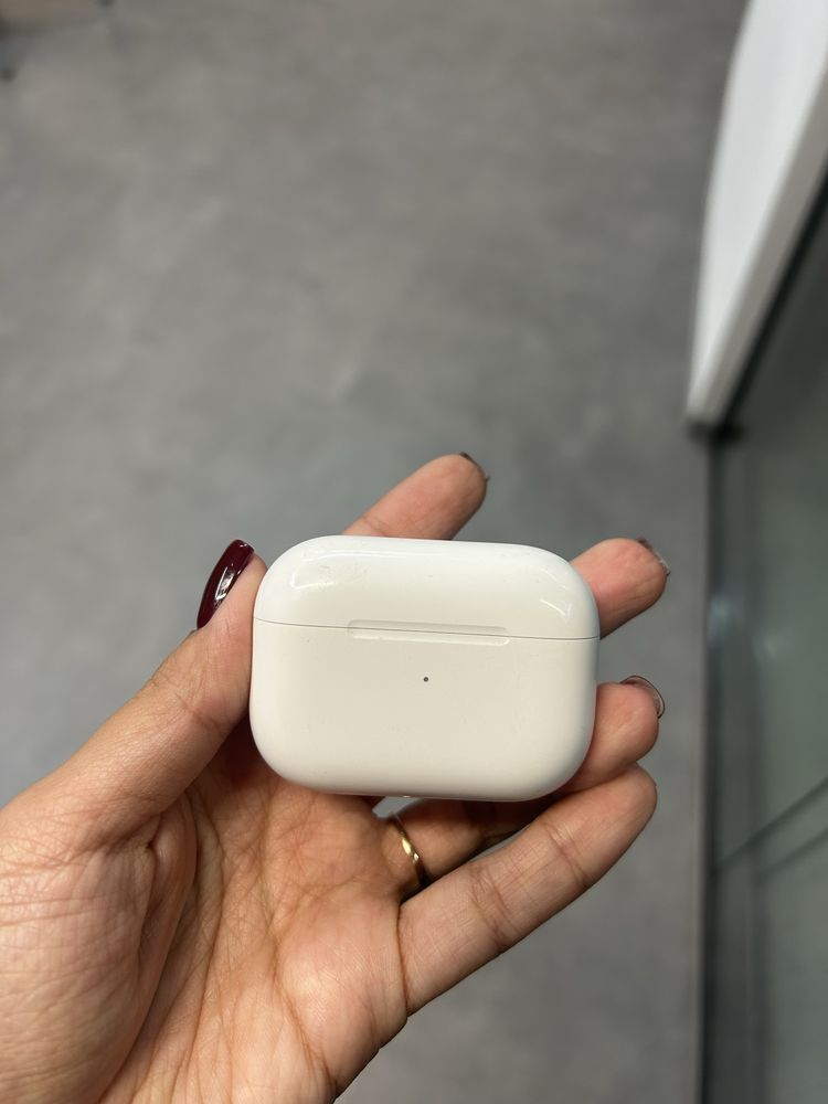 Airpods pro 2 кейс и наушник