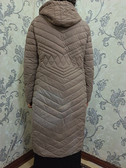 kurtka 50 razmer kiyilgan holati yaxshi faqat aybi orqasida dog'i bor