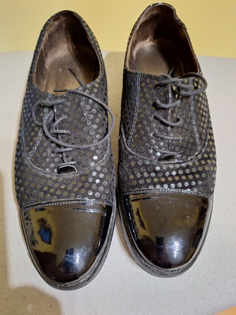 Pantofi din piele