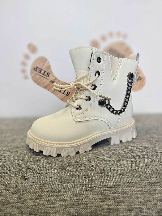 Детски апрески и боти НОВО от 25 до 35 лв.