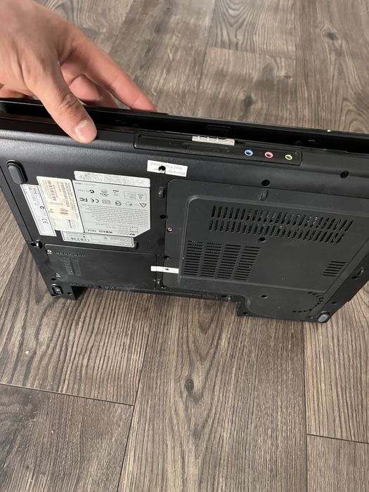 Laptop gaming defect pentru piese sau repart