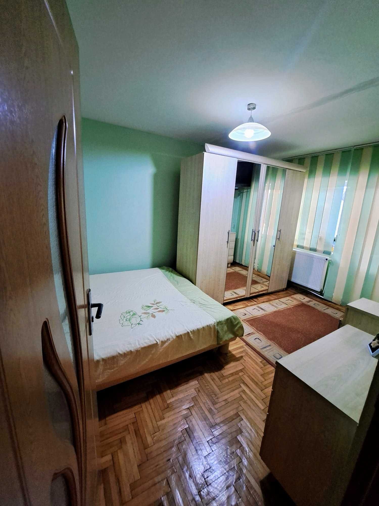 Vand apartament 4 camere