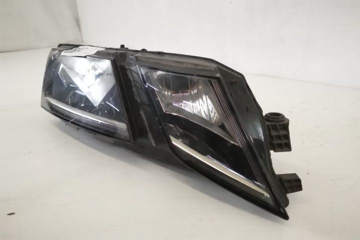 Фар Дясно Оригинален Лед Повреден Шкода Октавия 3 / Skoda Octavia 3 [О