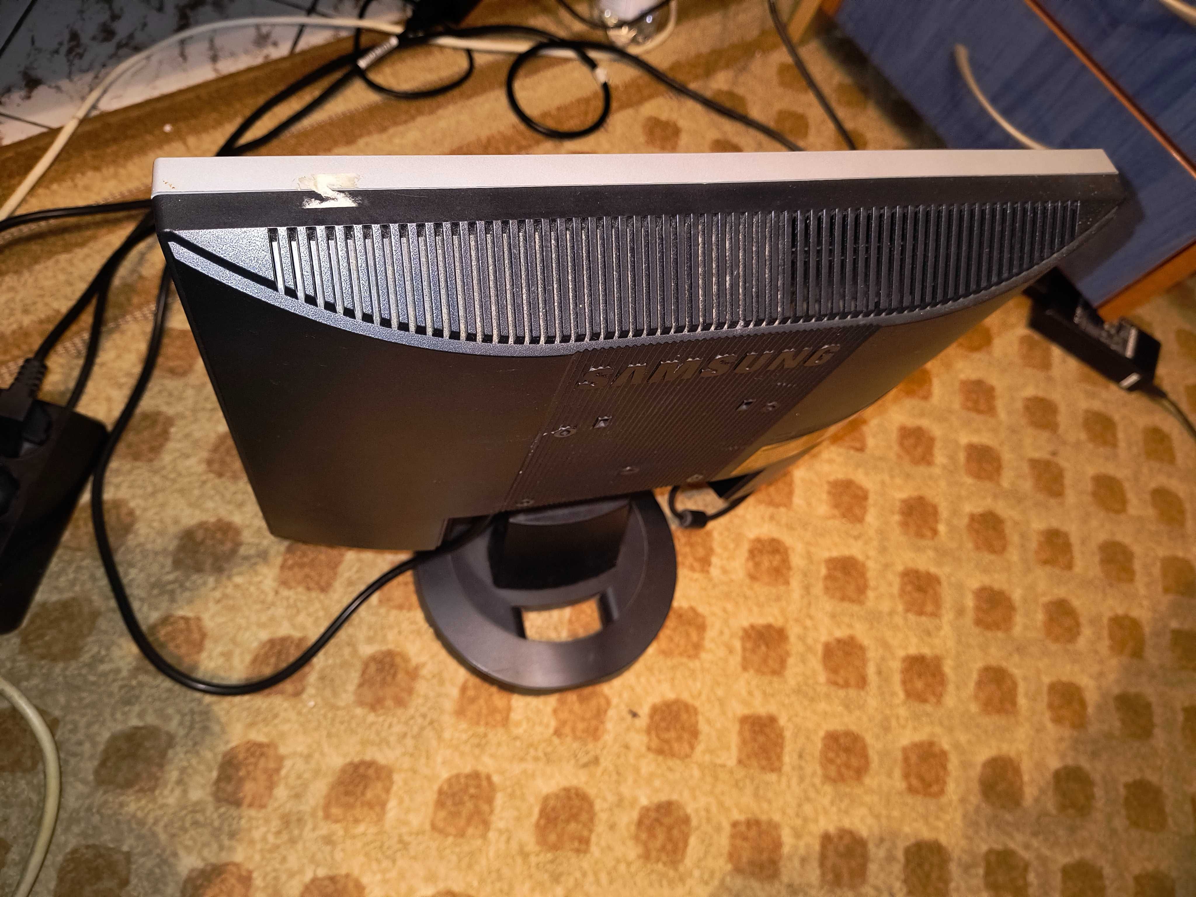 Монитор Samsung SyncMaster 720n