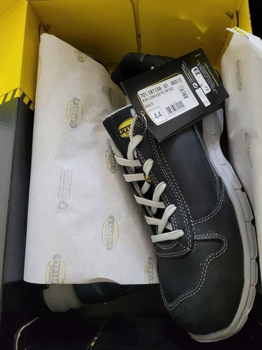 Incaltaminte de protecție, trei perechi