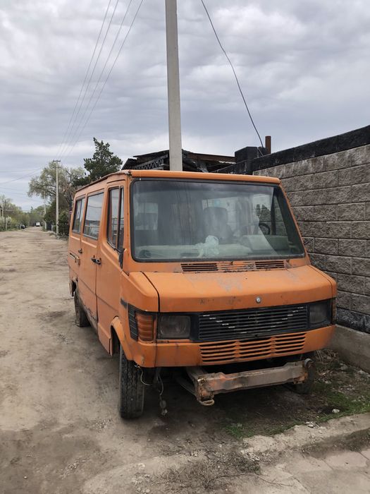 Продам на запчасти Мерседес сапог 207