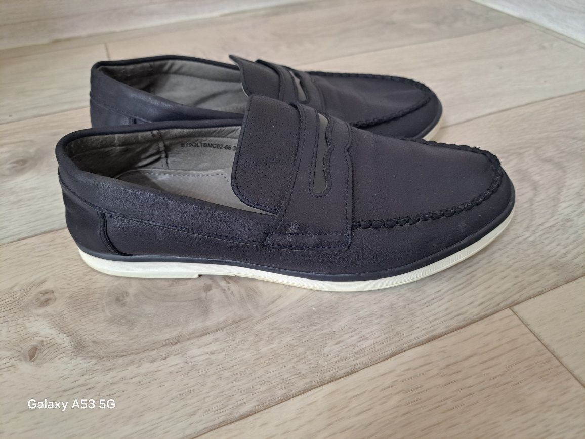 Продам мужские мокасины
