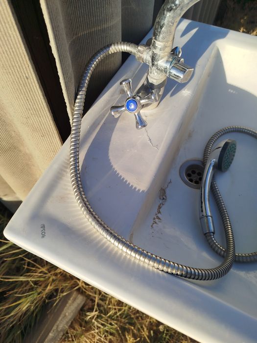 Продам умывальник .