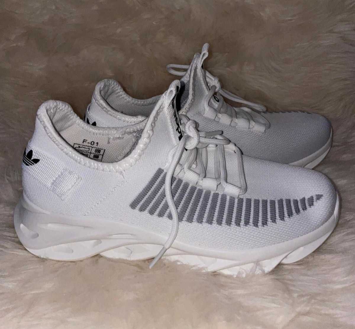 Pantofi sport Adidas dama albi noi din panza usori talpa moale 36