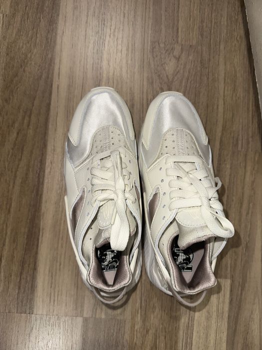 Nike Дамски маратонки 37номер Нови