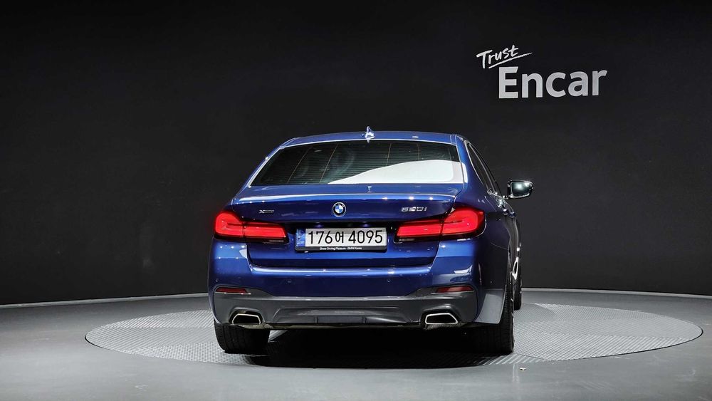 BMW 5-Series 520i M Sport   03