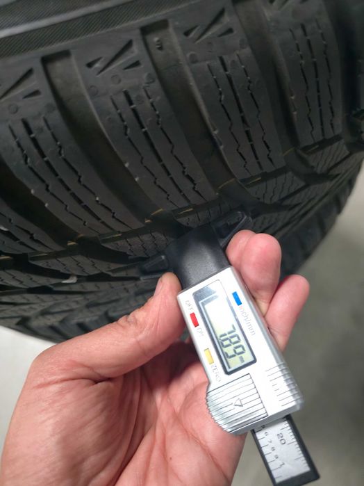Set iarna 235/55R18 Nokian ca nou