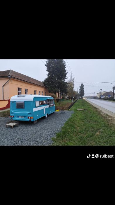 Vând Rulotă fast food echipată total. Toate autorizațiile incluse.