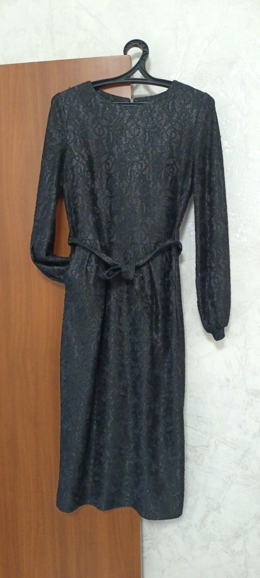 Вечернее платье черного цвета размер 44-46