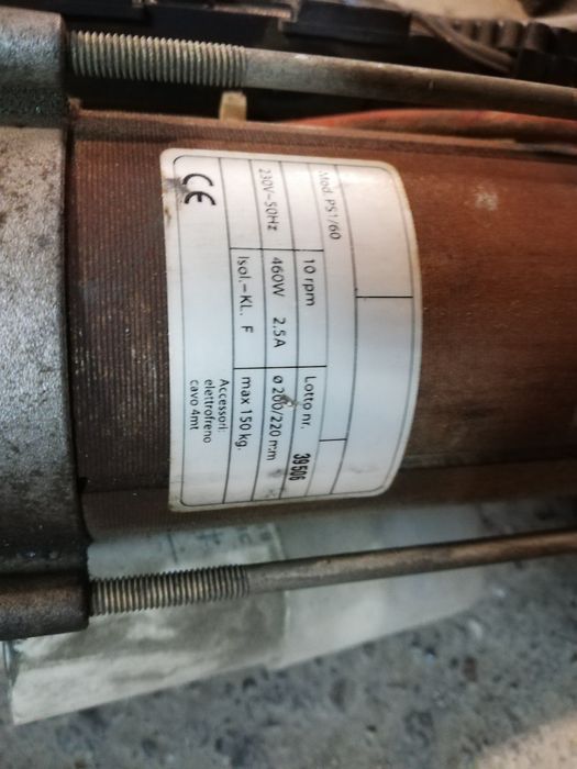 Двигател гаражна ролетна щора