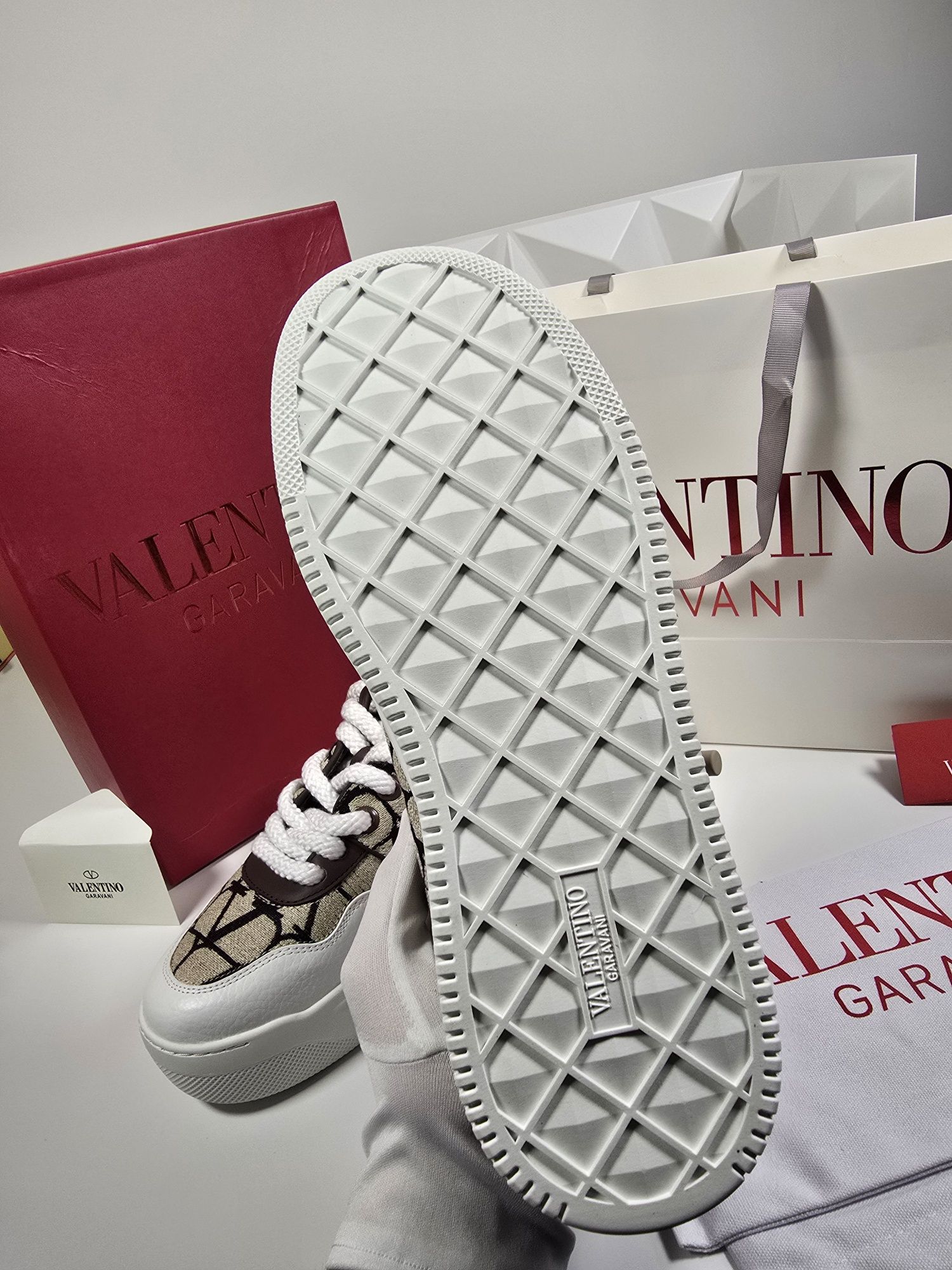 Обувки Valentino