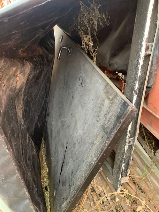 Продам входную железную дверь