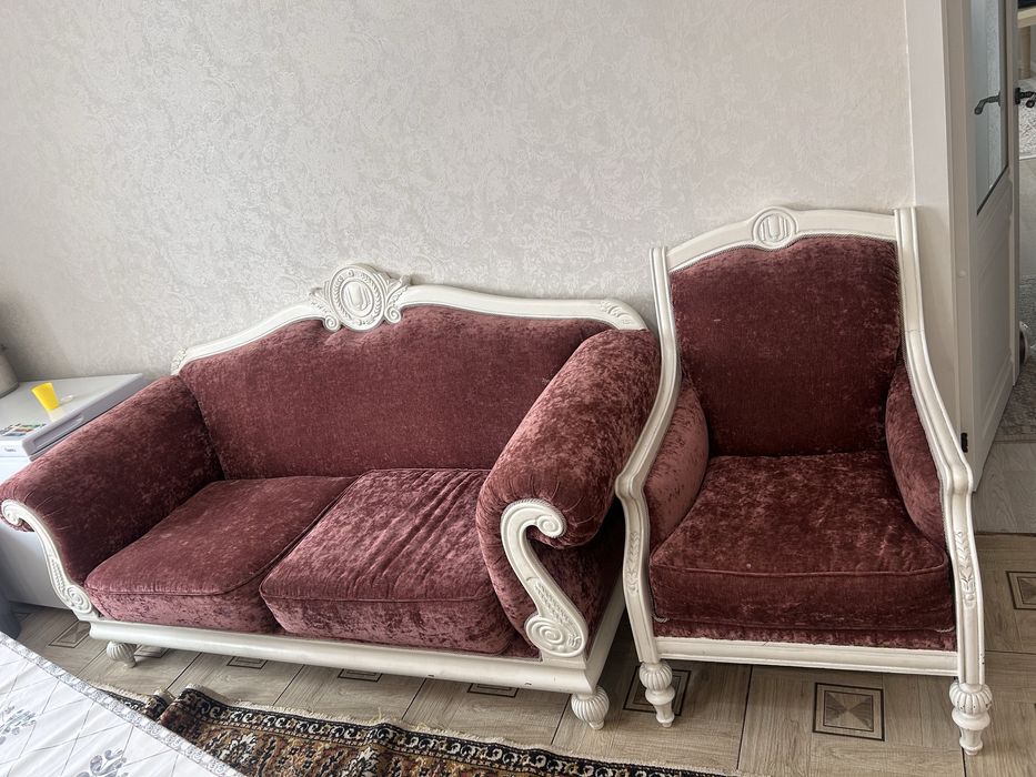 Диван с кресло продается