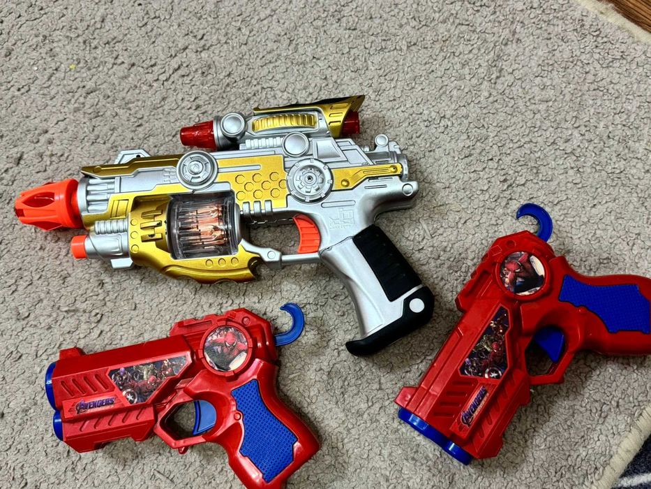 Детски играчки, 15 лева всичко, военен хеликоптер, каска, пистолети