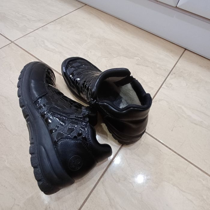 Ghete Rieker, piele lucioasa