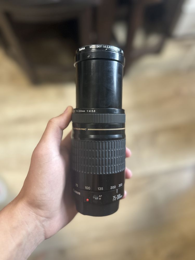 Canon EF 75-300mm USM Teleobiectiv Zoom DSLR + Filtru Hama