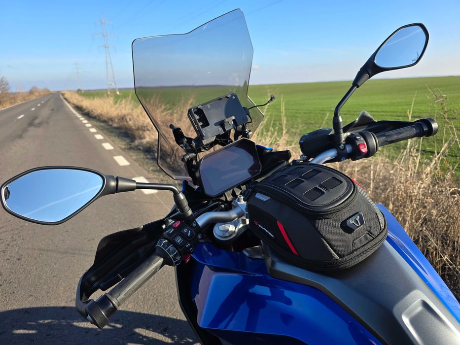 BMW F900 XR 2023 – Te ține lipit de șa mai bine decât fostul/fosta!