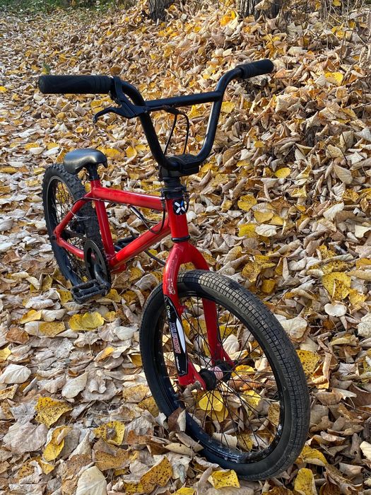 BMX Oxelo Rosu|Nou|Se da la pachet cu trotinet freestyle Oxelo Rosie!