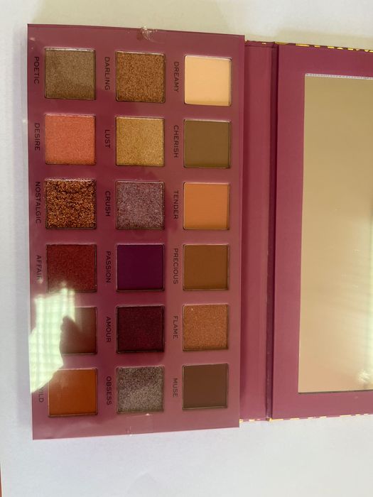 Truse de machiaj noi