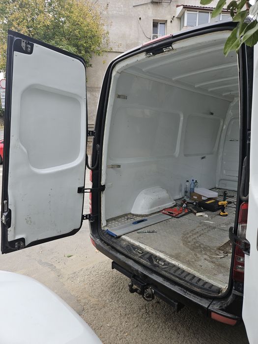 Interior fibră de sticlă + podea aluminiu Sprinter L2H2 – 2009