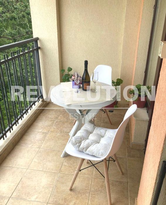 Тристаен апартамент в района на к.к Златни пясъци!