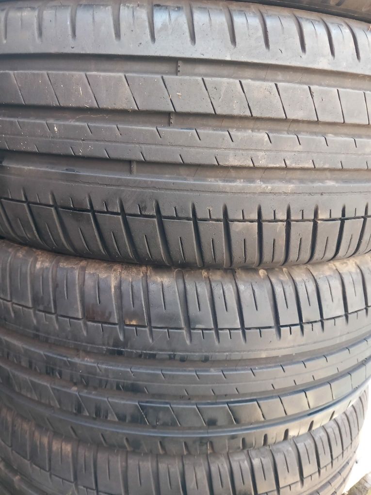 4 anvelope 215/45r18 vară marca Michelin preț 220 lei bucata