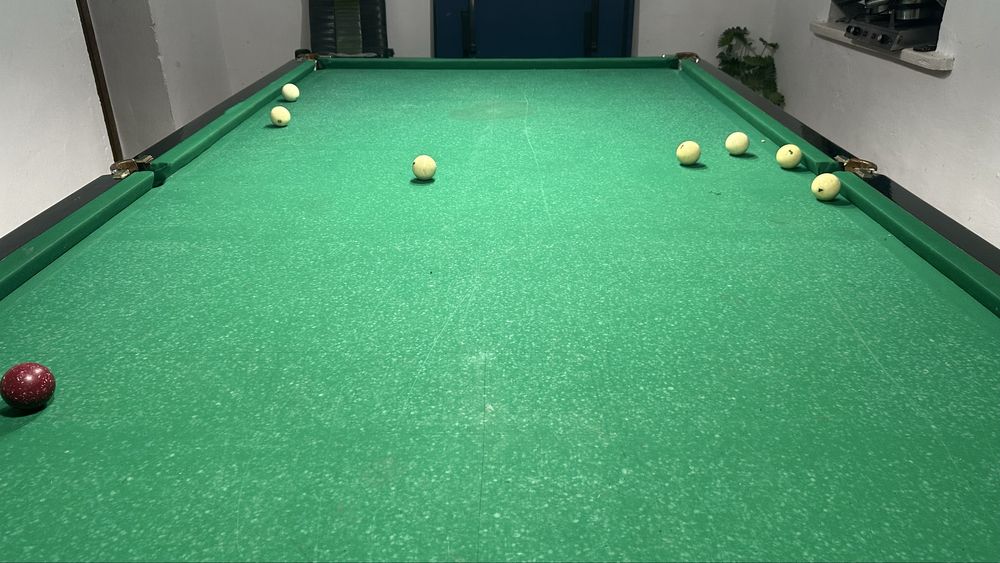 Бильярдный стол почти новый