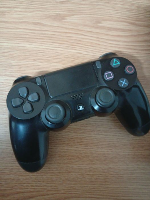 Vând PlayStation 4   1TB