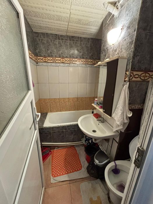 Vând apartament cu doua camere