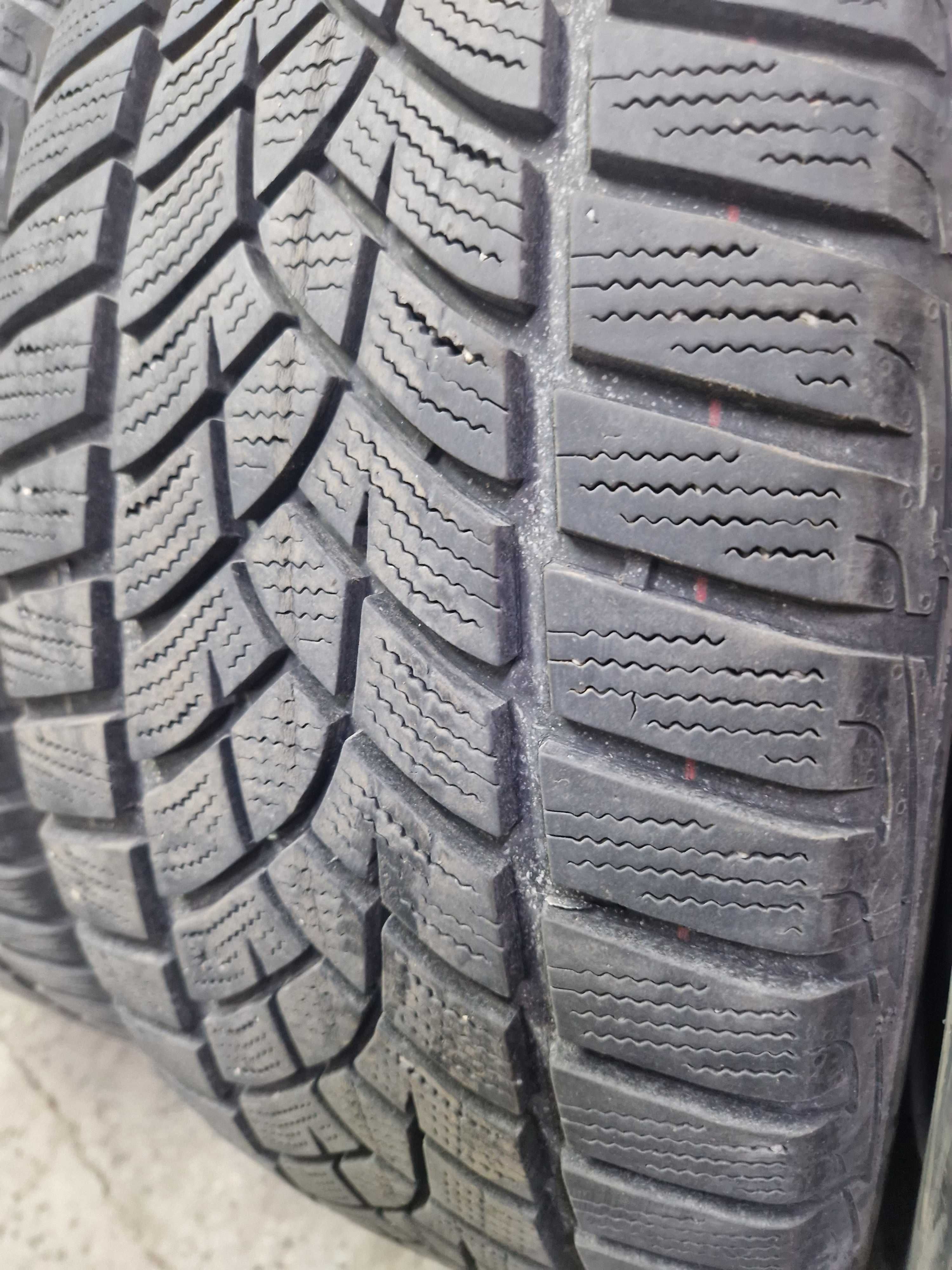 Зимни Гуми  215/55 R17 Good Year