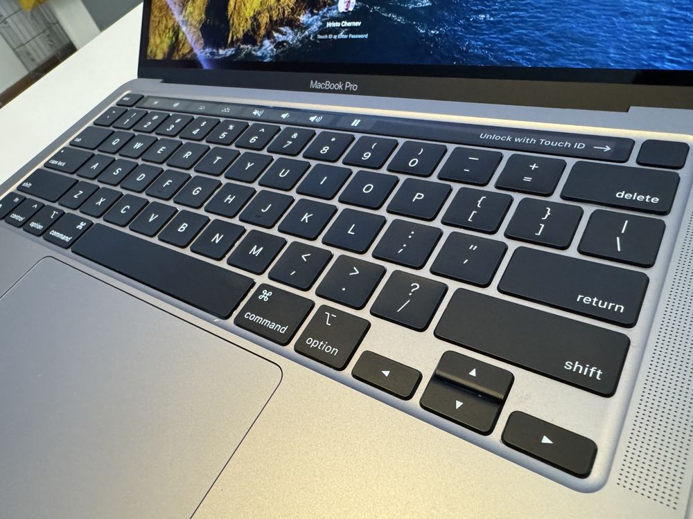 2022 MacBook Pro 13.3 M2, 16GB, 512 GB, Touch Bar