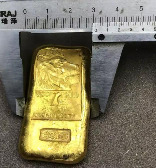 lingou Hong Kong 110 grame  placat aur de colectie