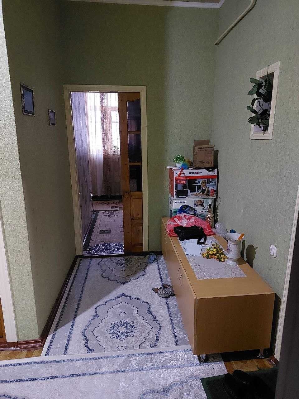 Продается 3-х комнатная в центре Чирчика