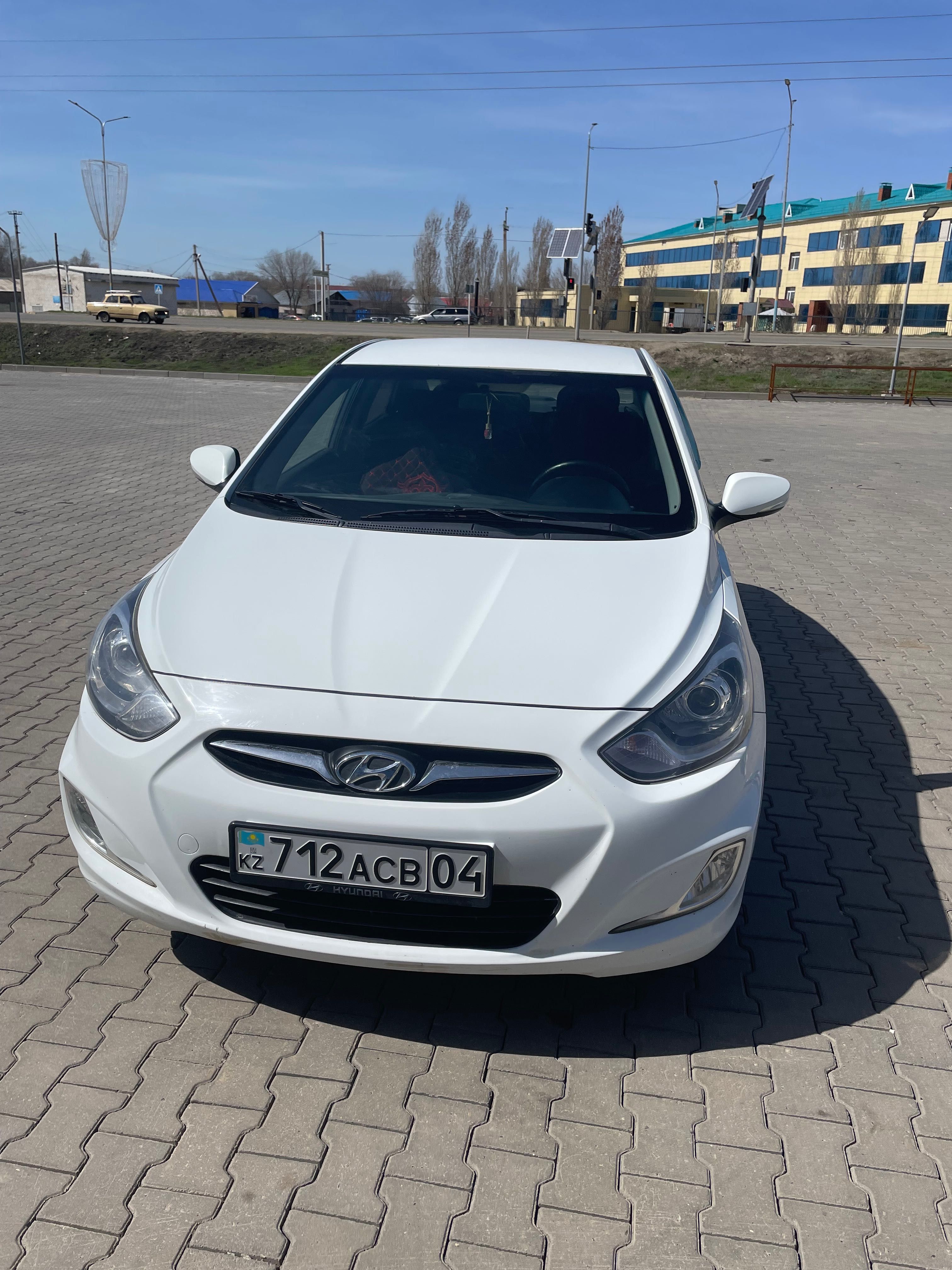 Hyundai accent 2012