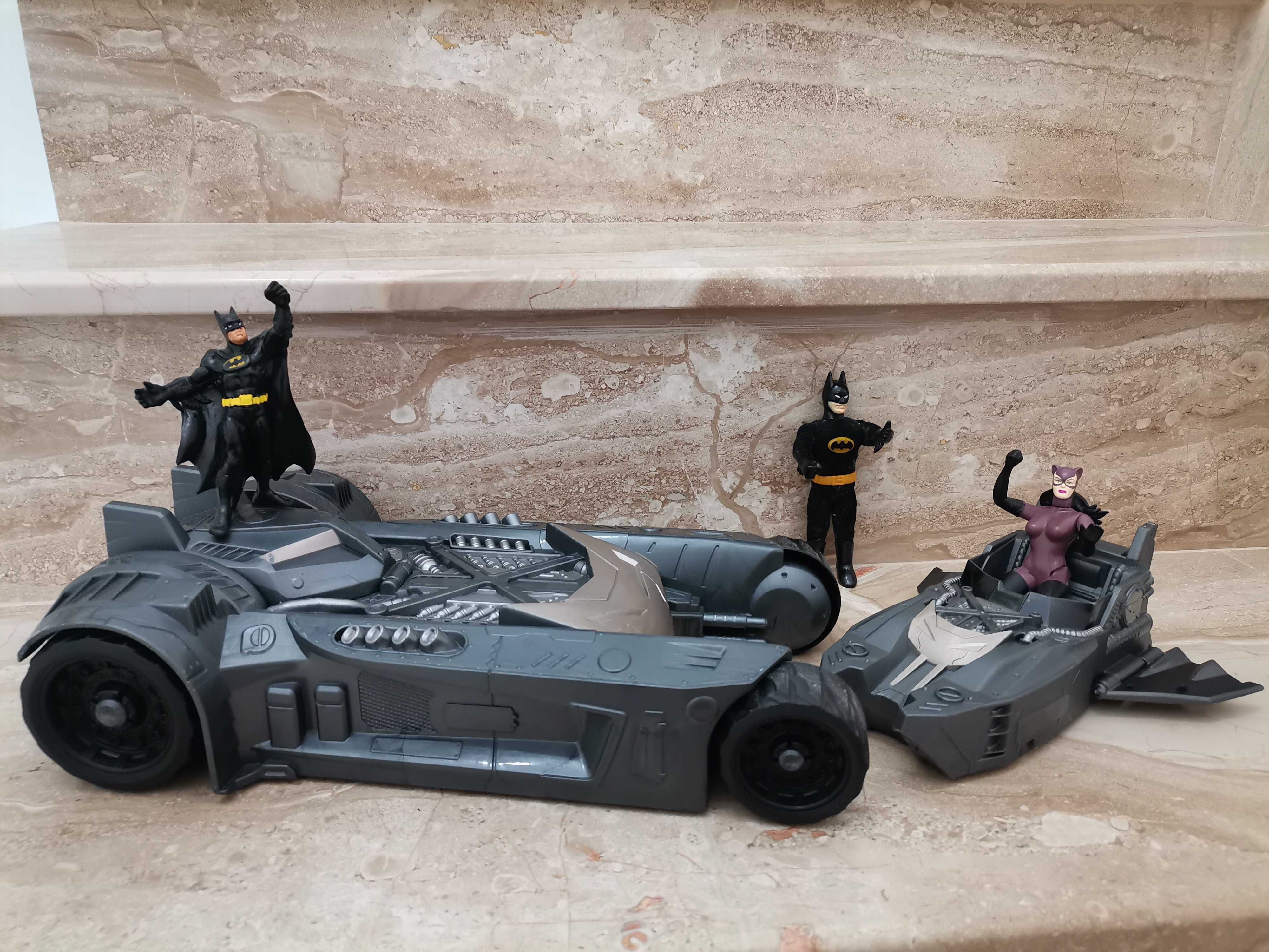 Mașinuță Batman și câteva figurine