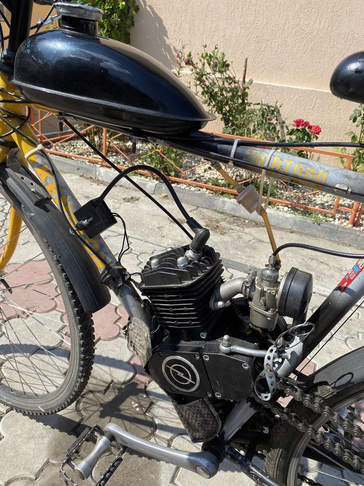 Vand bicicleta cu motor