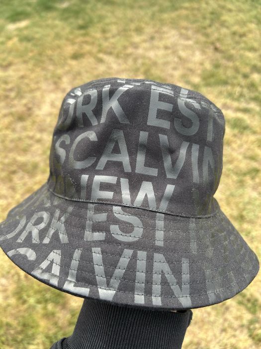 Calvin Klein идиотка