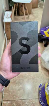 Продаю телефон Samsung S22 черный