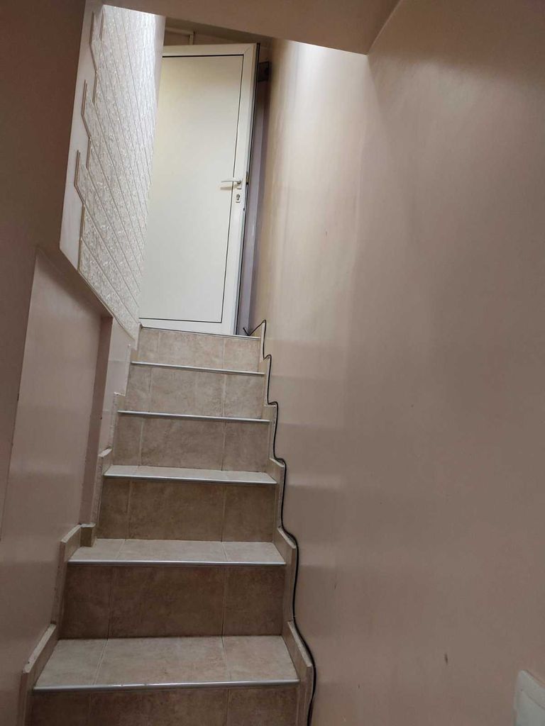 Дава се под наем Етаж от къща в Велико Търново, Бузлуджа - 65 кв.м за 244.8 € - Снимка #7