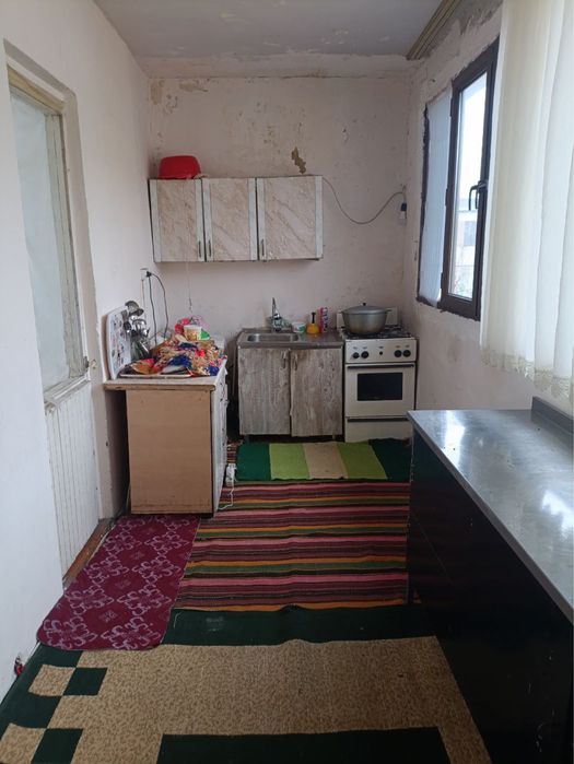 Продаётся 2-комнатная квартира по линии метро.