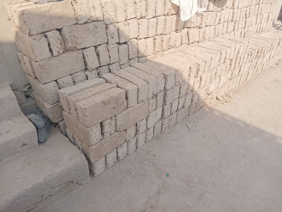 Hom gʻishtlar sotiladi narxlari 1200 DAN 400 dona bor