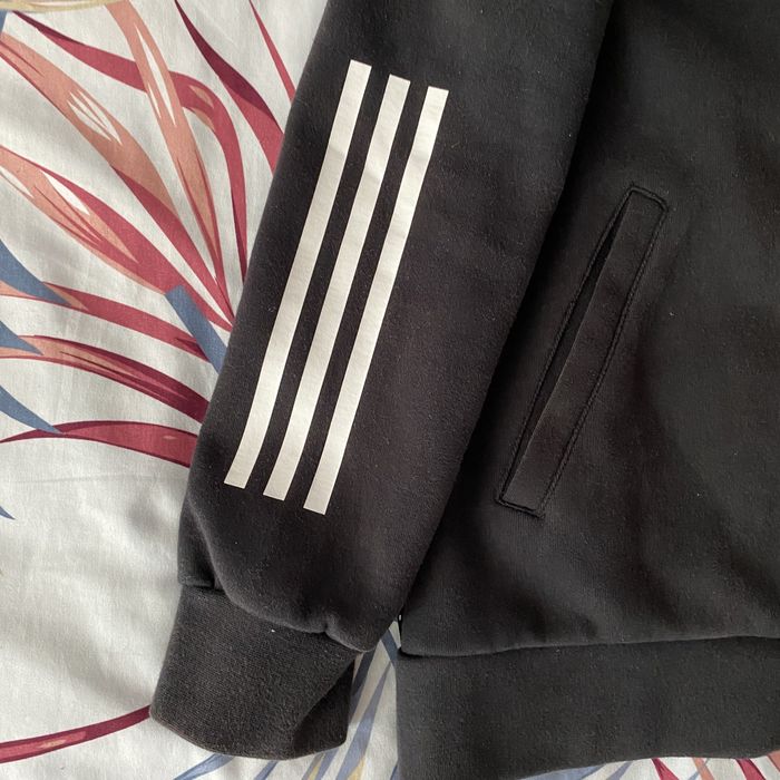 bluza adidas cu fermoar neagra si cu plasa la spate