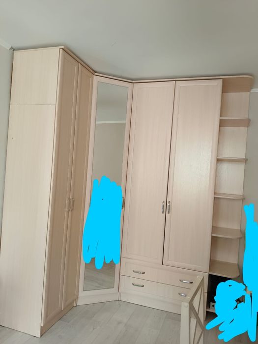 Продам шкаф стол 6 стульев за 100тысяч тн в отличном состоянии.