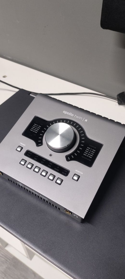 Продам Universal Audio Apollo Twin x